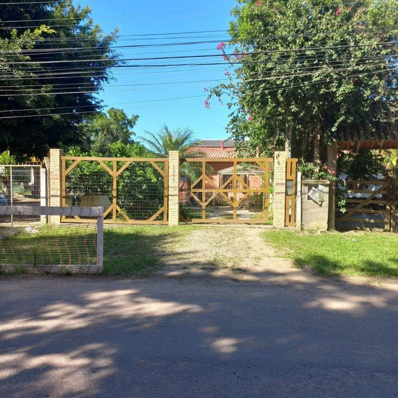 Imagem 2 Casa com 4 quartos, 2 vagas de garagem, no bairro Belém Novo, Porto Alegre/RS
