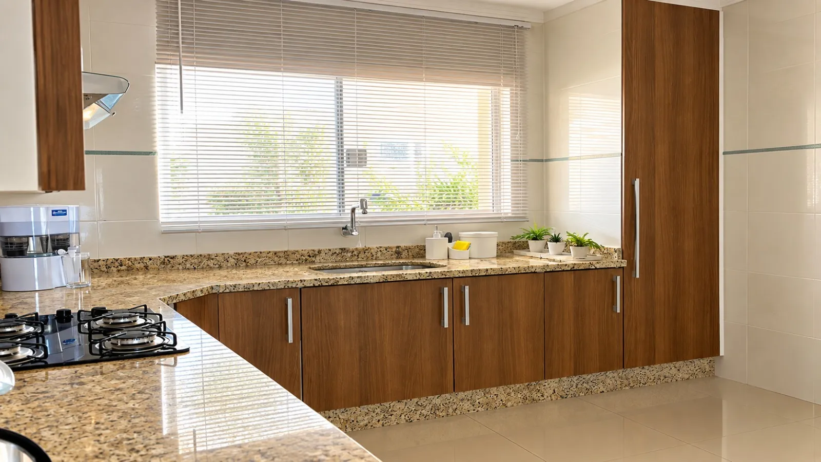 Imagem Casa térrea com energia solar, 3 dormitórios e ar-condicionado em todos os ambientes no Horto Florestal II