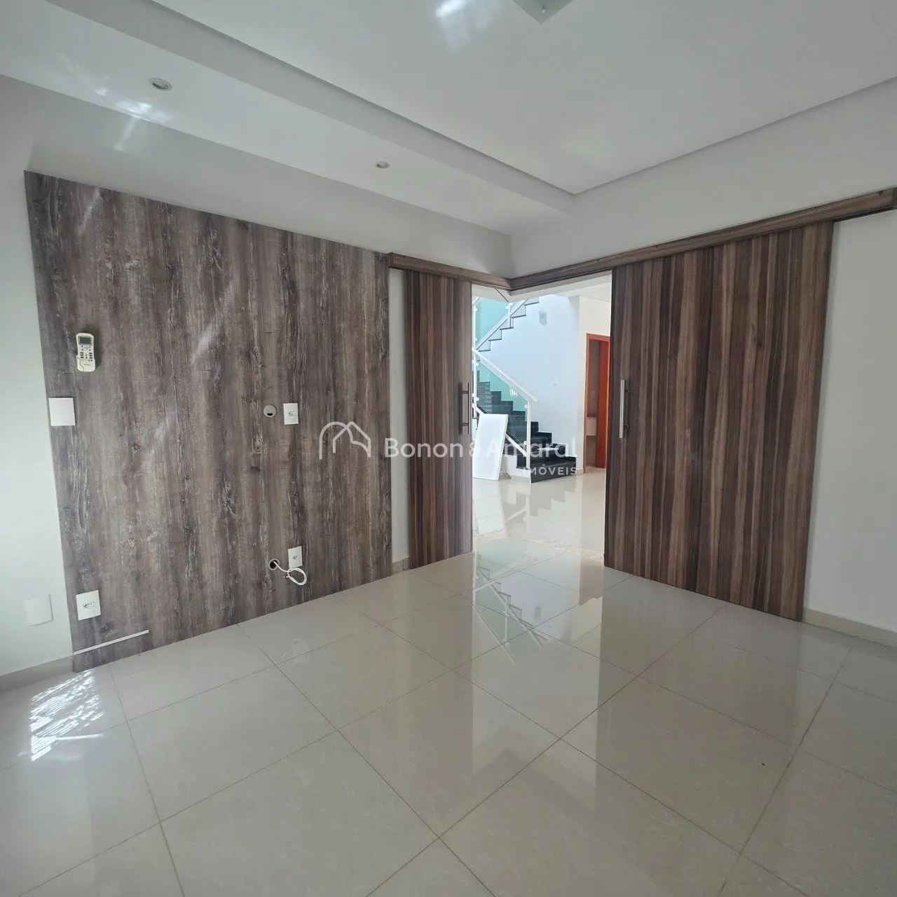 Imagem Sobrado com 316m², 4 suítes, 3 com closet, com piscina em Barão Geraldo
