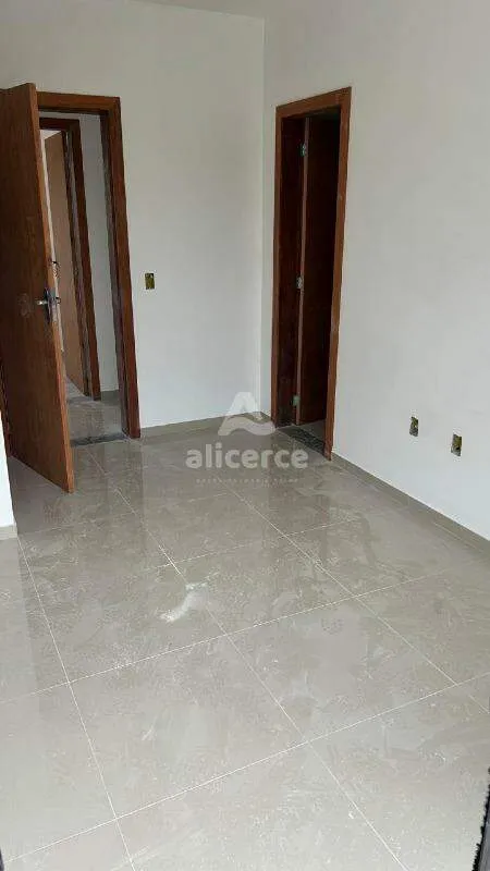 Imagem Sobrado Novo à Venda - 2 Dormitórios I 2 Suítes I Vaga de garagem I Churrasqueira em São José - SC