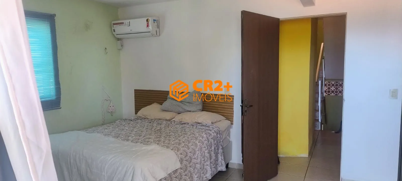 Imagem Vendo Casa triplex 06 quartos, 02 suítes, 03 vagas de garagem, 200 m2 em Cabo de