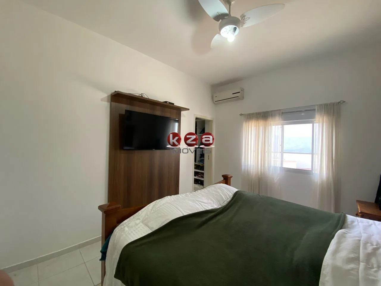 Imagem Casa de Luxo em Condomínio na Vila Capuava, Valinhos-SP: 3 Quartos, 2 Suítes, 2 Salas, 4 Banheiros, 4 Vagas, 191m².