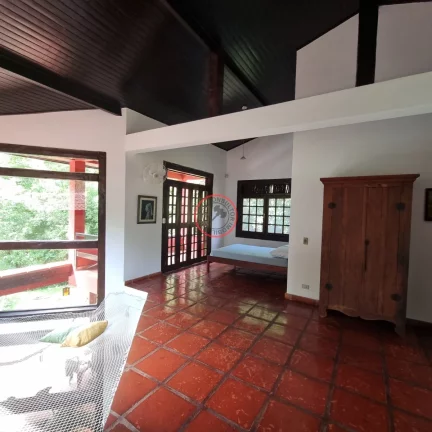 Imagem CASA COM 3 QUARTOS , SALA ESTAR ,SALA DE JANTAR, PISCINA, LAVANDERIA , ACESSO AO RIO ,BANHEIROS, LAVABO,3 VAGAS,974 mt de terreno