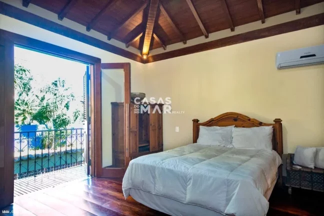 Imagem Casa Frente Mar para Venda em Armação dos Búzios / RJ no bairro Ferradura