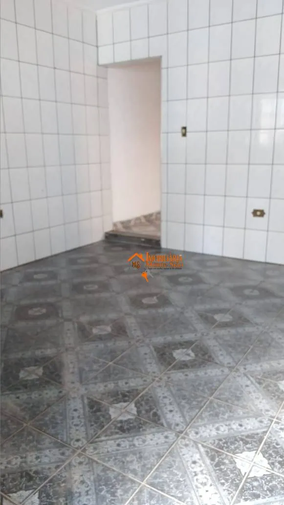 Imagem Sobrado com 6 dormitórios à venda, 270 m² por R$ 350.000,00 - Cidade Soberana - Guarulhos/SP