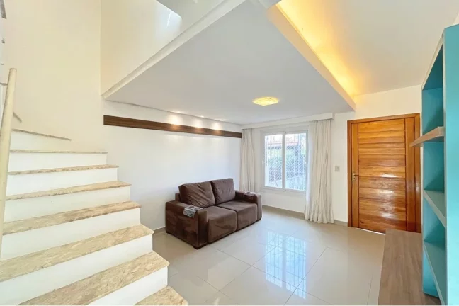 Imagem Casa para venda no bairro Guarujá em Porto Alegre