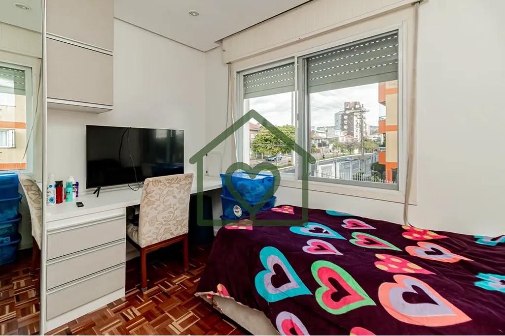 Imagem Apartamento reformado com 92m2 e vista panorâmica composto por três dormitórios sendo uma suíte ...