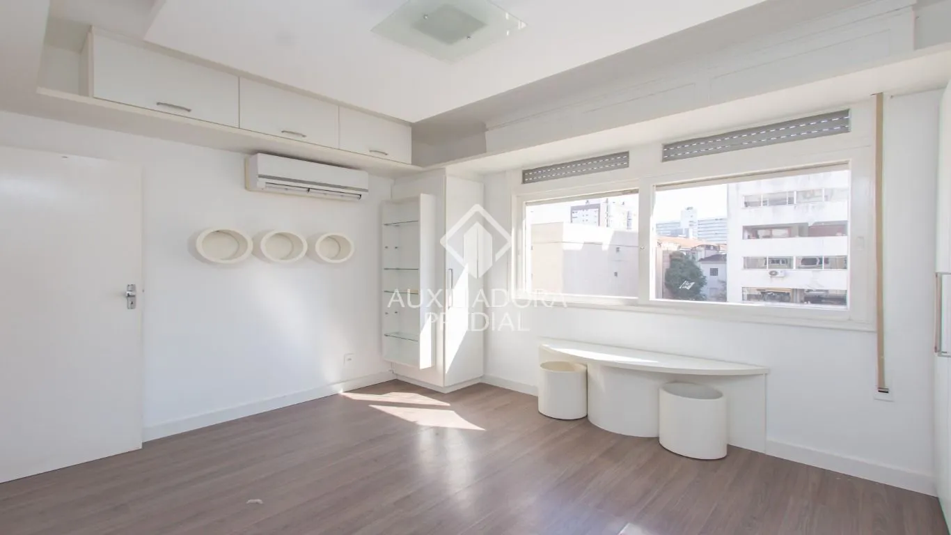 Imagem Vende-se apartamento com 3 quartos (1 suíte), 97 m² e 1 vaga - Bom Fim