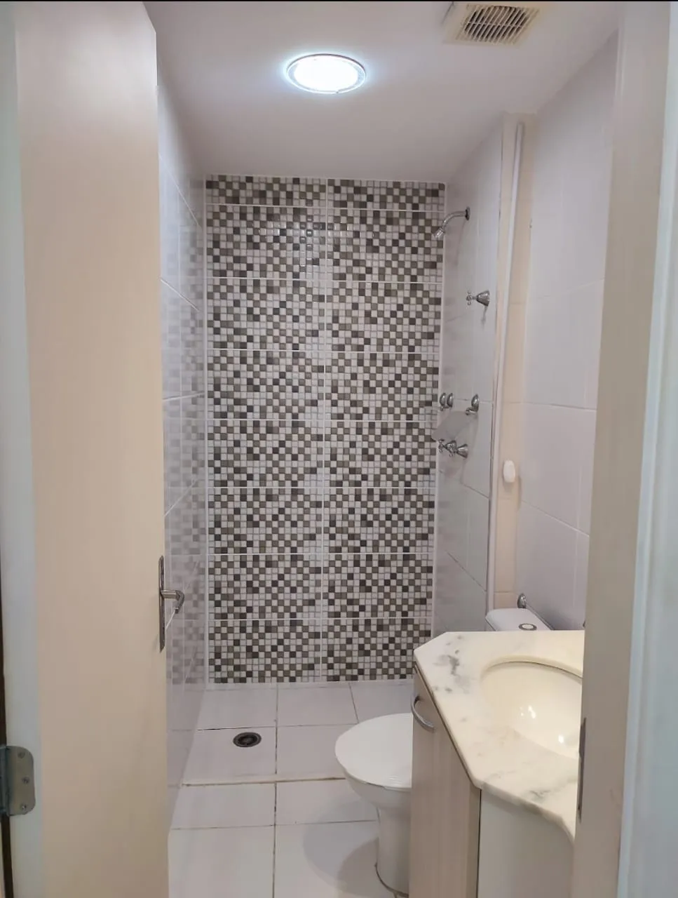 Imagem Apartamento à venda no Campolim com 2 dormitórios, varanda gourmet e 2 vagas de garagem