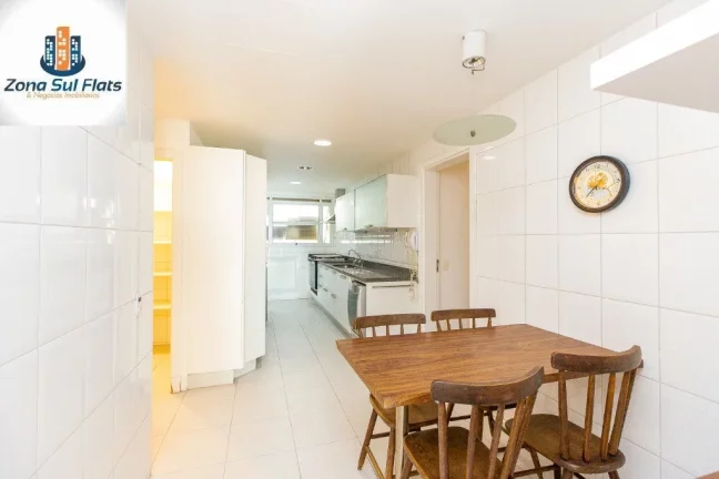 Imagem Apartamento Alto Padrão à Venda em Moema Com 3 Suítes, Varanda gourmet e 3 Vagas