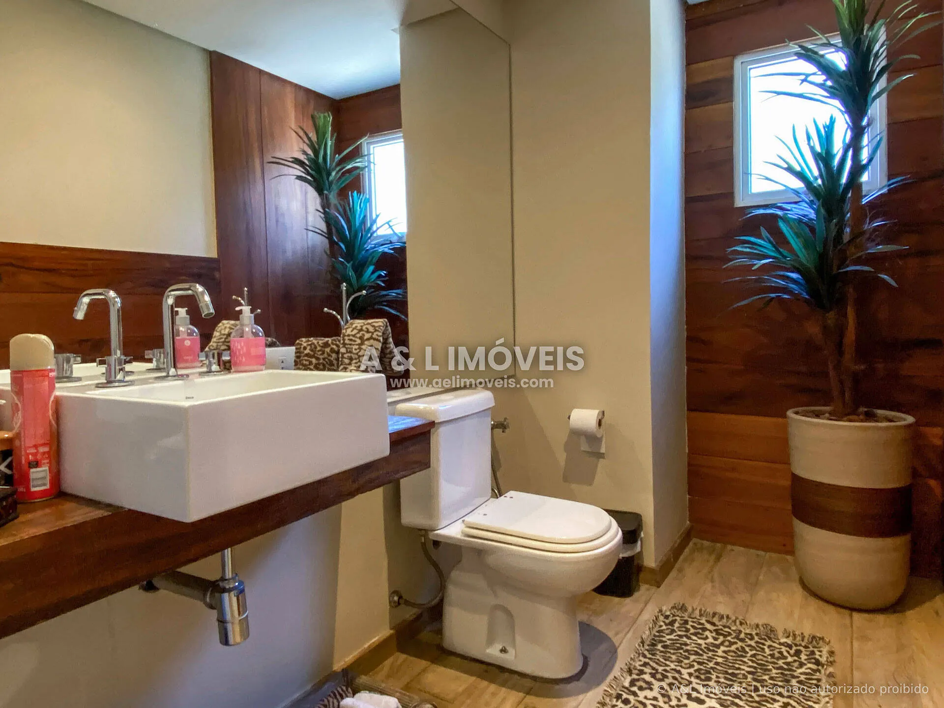 Imagem Cobertura Triplex Capivari | 230 m², 4 Suítes, Spa e Sauna Privativa