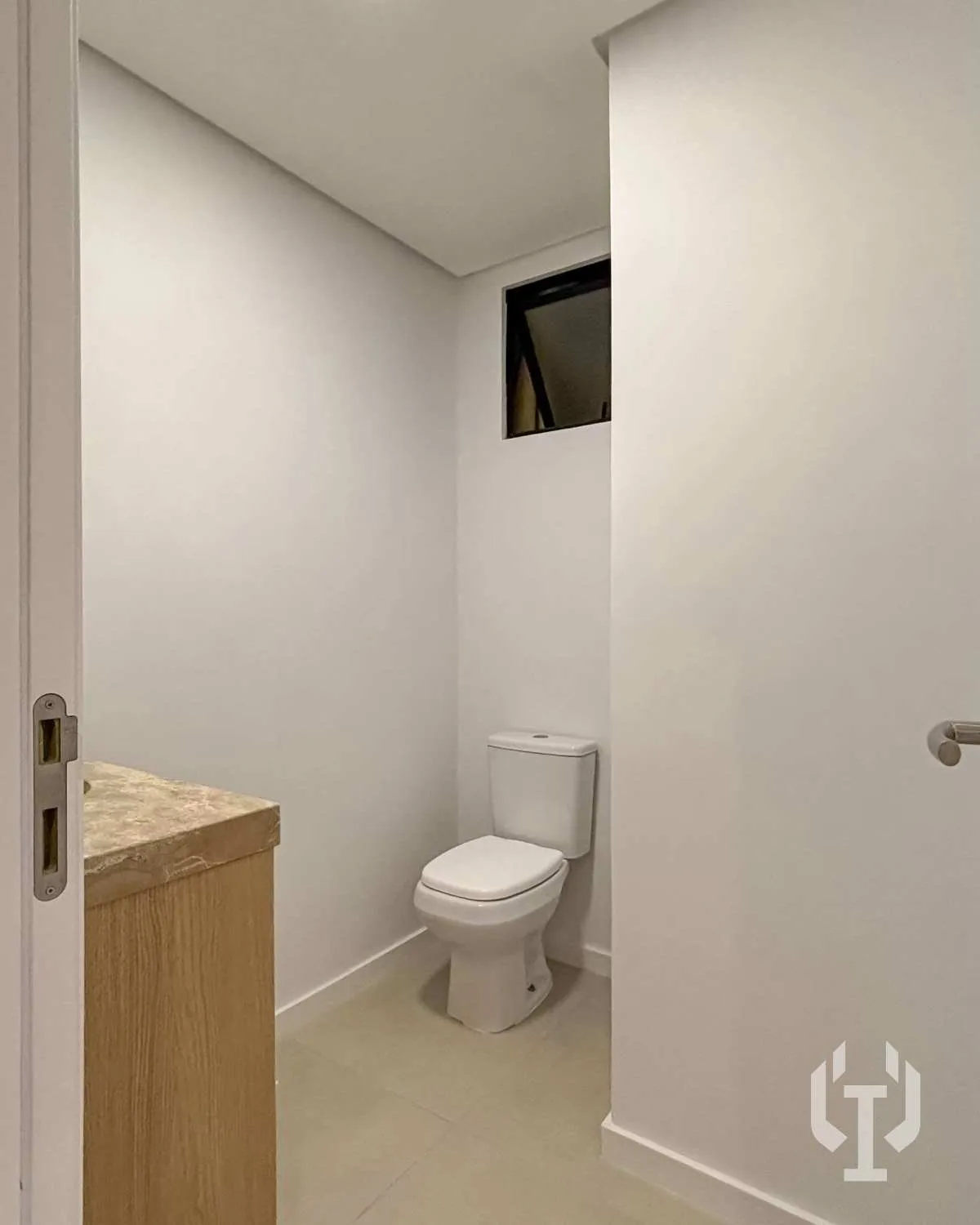 Imagem Apartamento semimobiliado com 2 suítes em Itapema