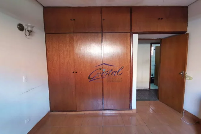 Imagem Casa Térrea de 240m² com 2 dormitórios 2 banheiros 2 vagas de garagem ótimo para construtores