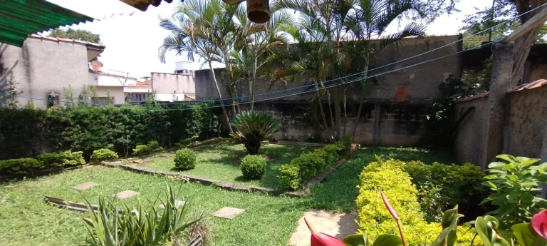 Imagem Casa Térrea com Terreno 10 x 30 Maravilhoso Para Construtor com Casa Antiga