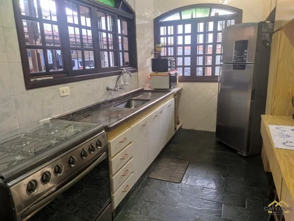 Imagem Linda Casa à venda com 330 m² com 04 Dormitórios em Embu-Guaçu/SP