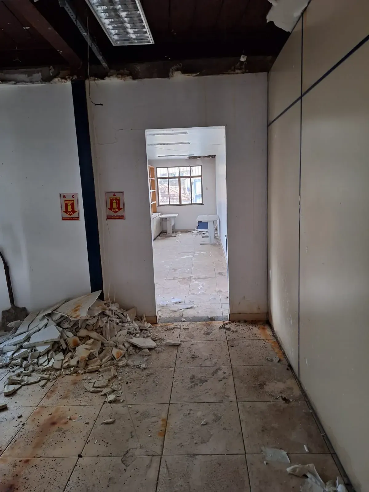 Imagem Galpão à Venda, 694 m² em Maria da Graça - Rio de Janeiro