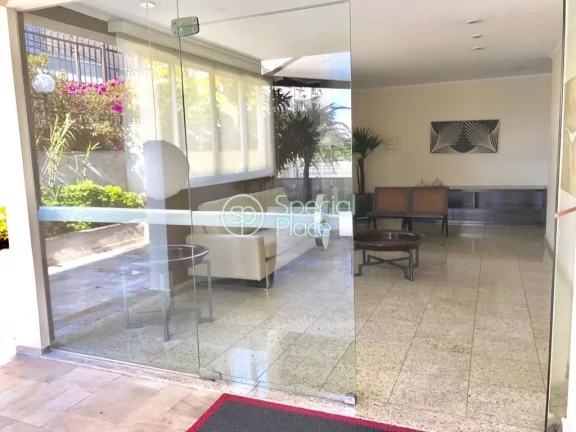 Imagem 56 metros 2 quartos Um deles possui armário embutido 2 banheiros Sacada Área de serviço Carpete d...
