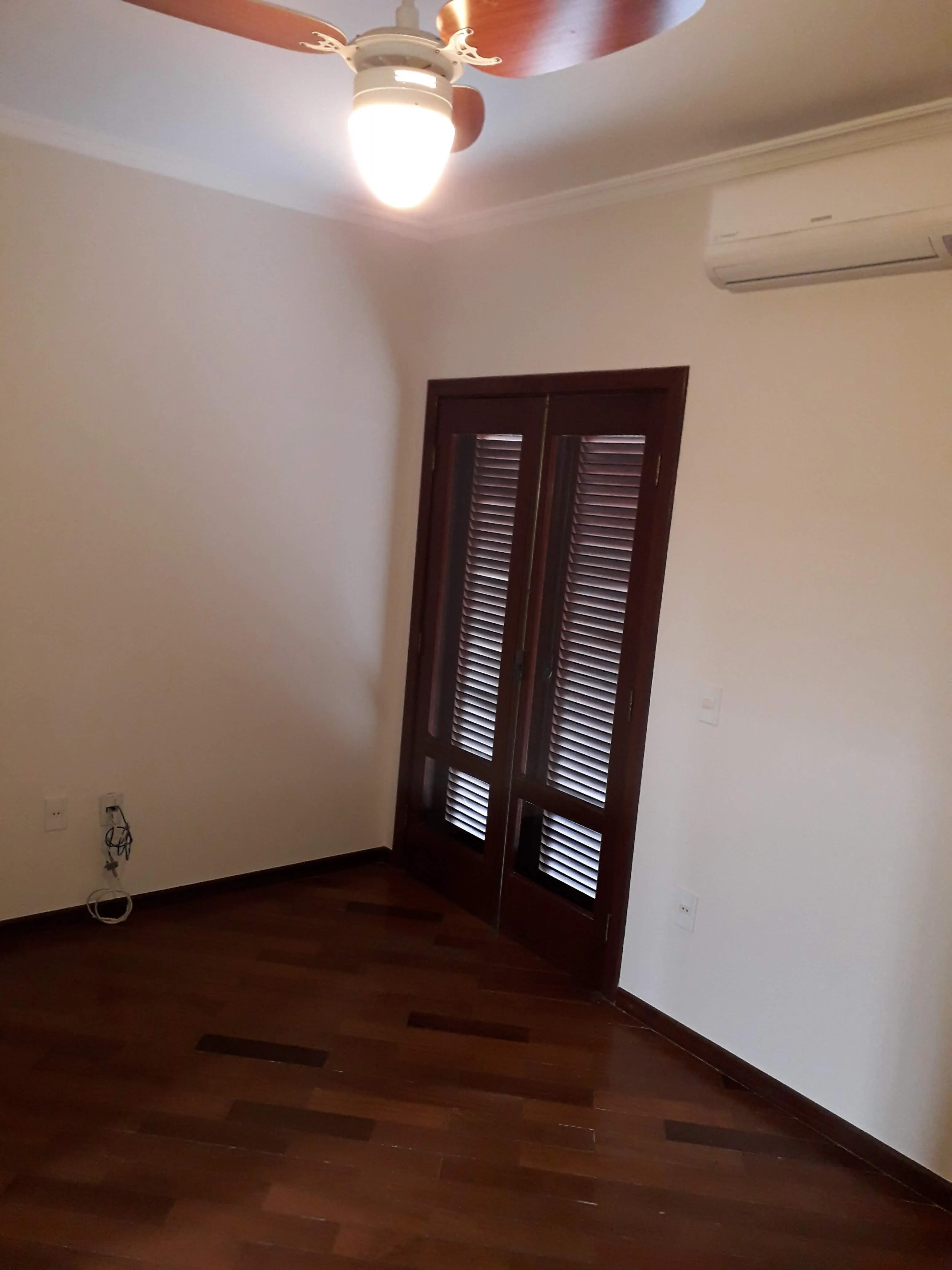 Imagem Linda Casa no Condomínio Ibiti do Paço com 348m².