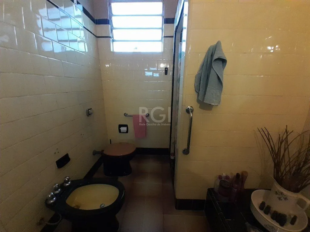 Imagem Casa para Venda - 290m², 3 dormitórios, sendo 1 suites, 3 vagas - Menino Deus