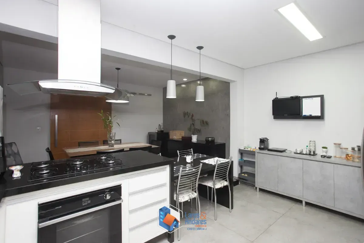 Imagem Sobrado para venda em Vila Pereira Barreto com 3 quartos, sendo 2 suítes, 200m²