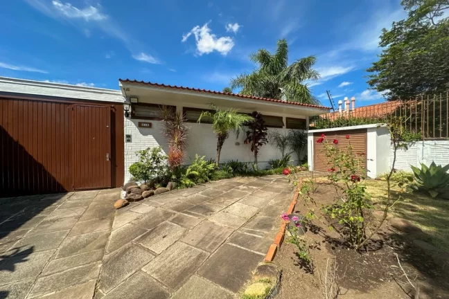Imagem Casa para venda no bairro Três Figueiras em Porto Alegre