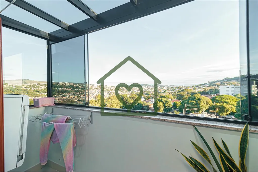Imagem Apresentamos um excelente duplex residencial à venda em Santa Tereza, Porto Alegre, localizado na v...