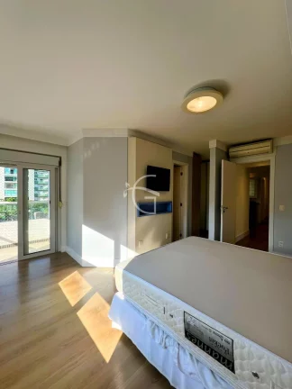 Imagem EXCELENTE APARTAMENTO NO ATIRADORES COM 3 SUÍTES E 3 VAGAS DE GARAGEM