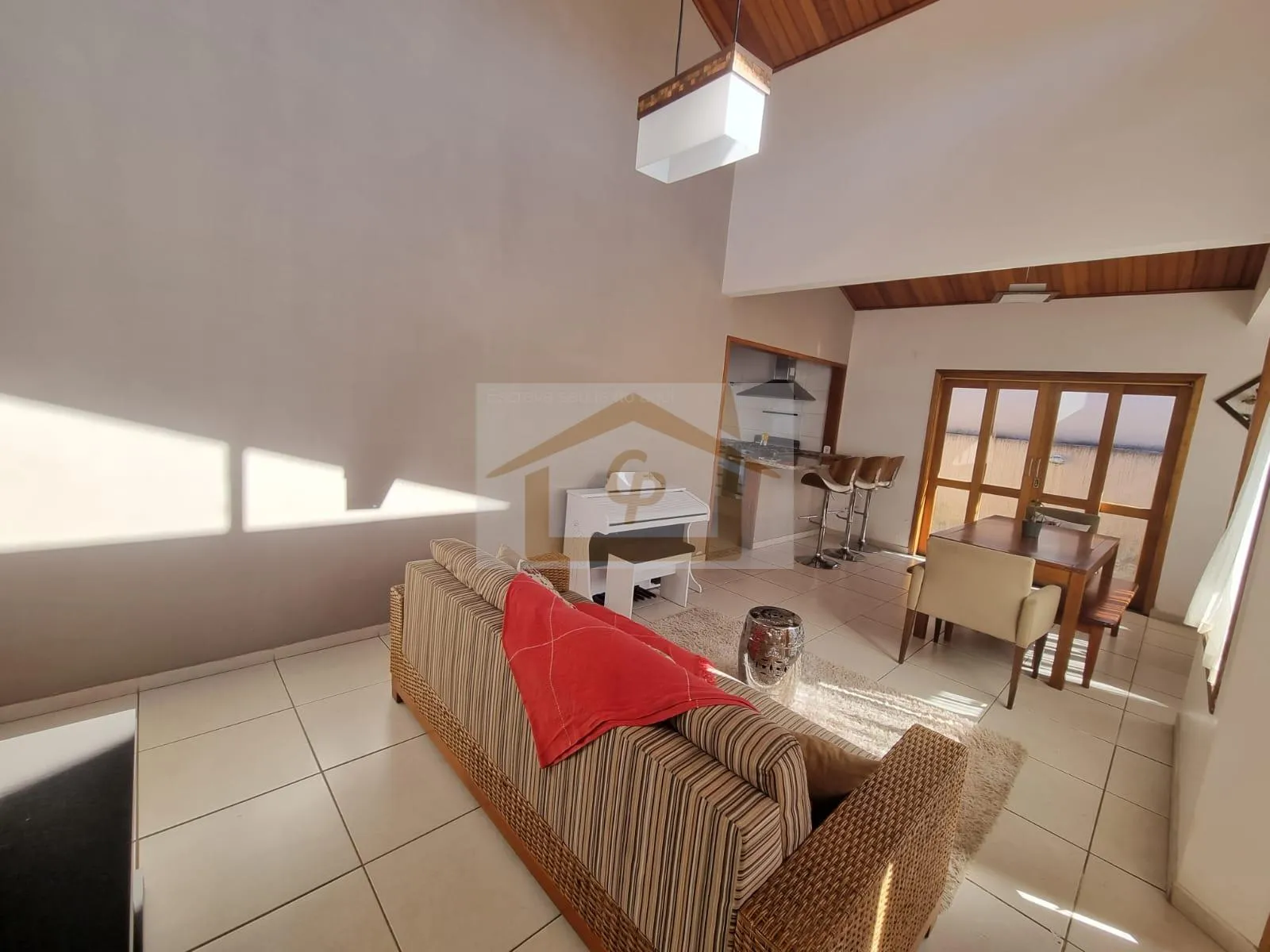 Imagem Casa Térrea, 3 quartos sendo um suíte, 2 vagas Clube Completo!!!