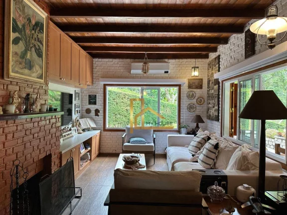 Imagem Encanto e Tranquilidade! Casa Espaçosa com Jardim e Lareira em Condomínio Exclusivo – Teresópolis/RJ ????