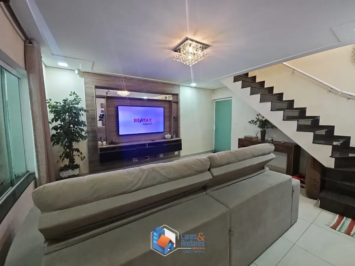 Imagem Sobrado para venda em Vila Ivone com 3 quartos, sendo 1 suíte, 178m²