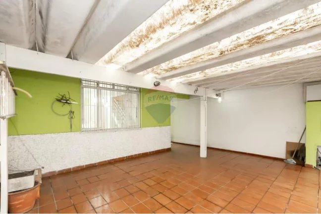 Imagem Casa bem localizada no jardim prudência com 3 Dormitórios,2 Banheiros, Sala com piso frio, Cozinha, corredor lateral, 2 vagas de garagem,
