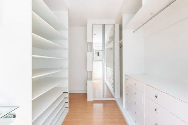 Imagem Vende-se apartamento com 2 quartos (1 suíte), 74m² e 2 vagas - Petrópolis