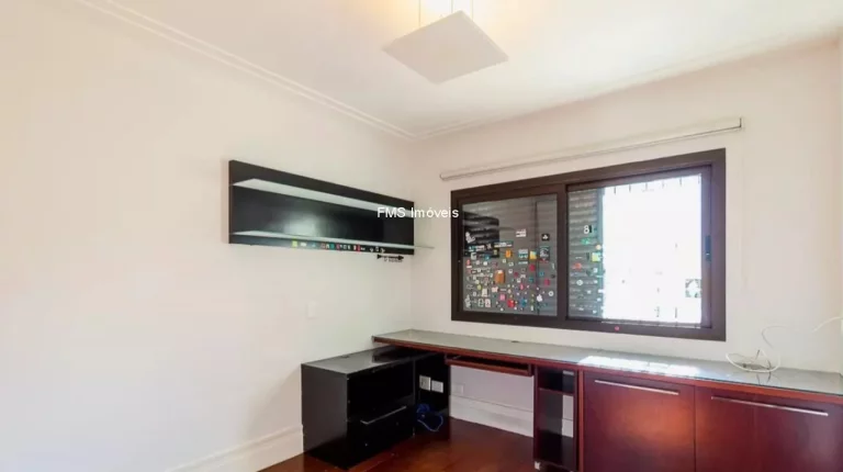 Imagem Imperdível! Apartamento de Luxo em Moema, São Paulo-SP: 3 quartos, 3 suítes, 3 banheiros, 4 vagas de garagem, 230m² de área