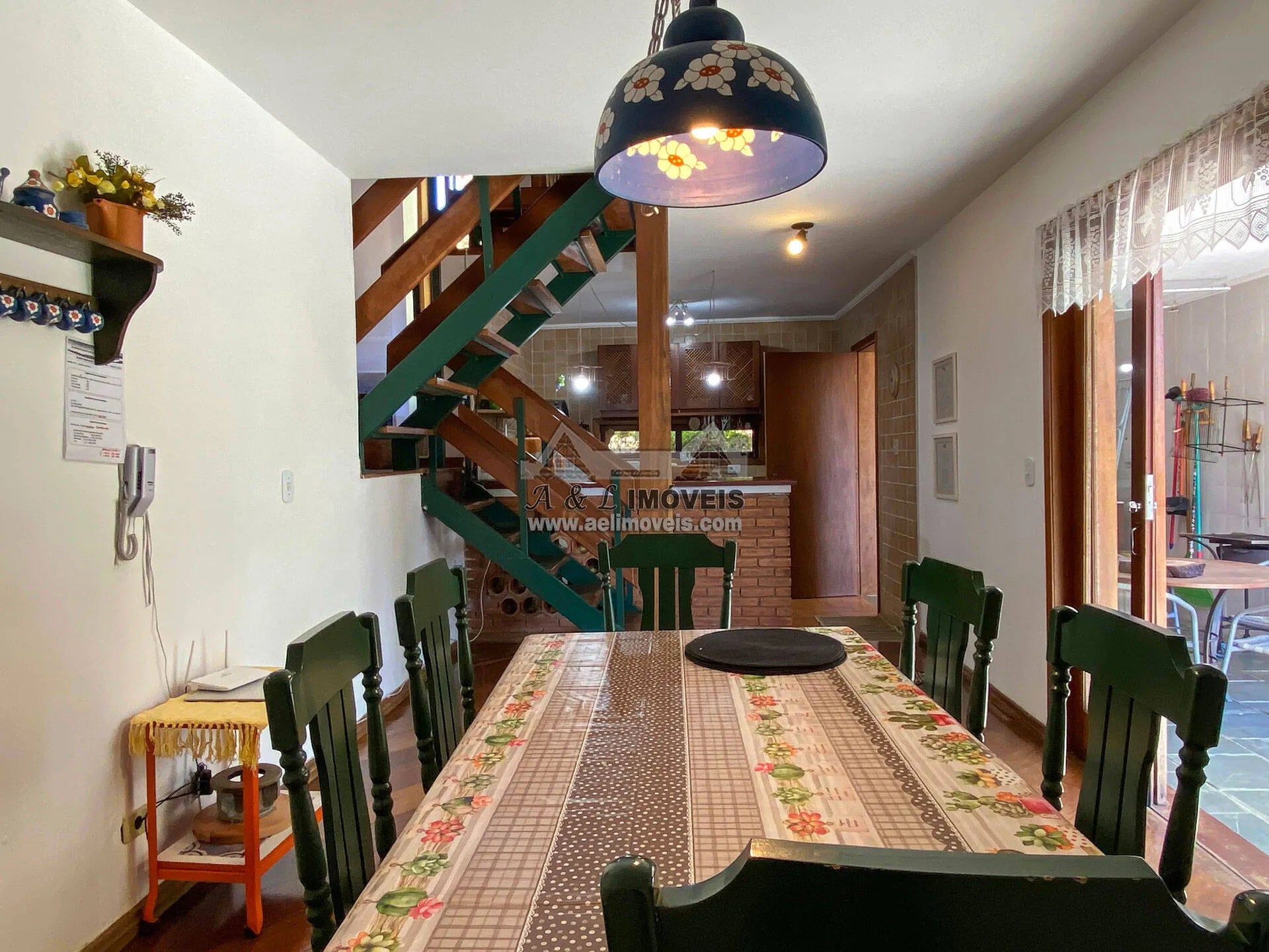 Imagem Casa à venda em Campos do Jordão - Chalé com 3 dormitórios