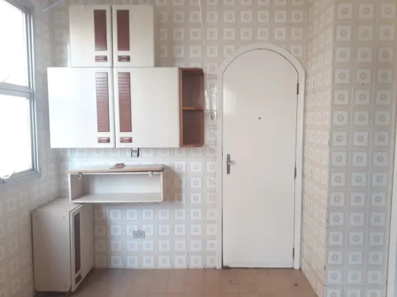 Imagem Apartamento amplo, muito bem localizado no Centro com excelente estrutura, com 3 dormitórios, todos...