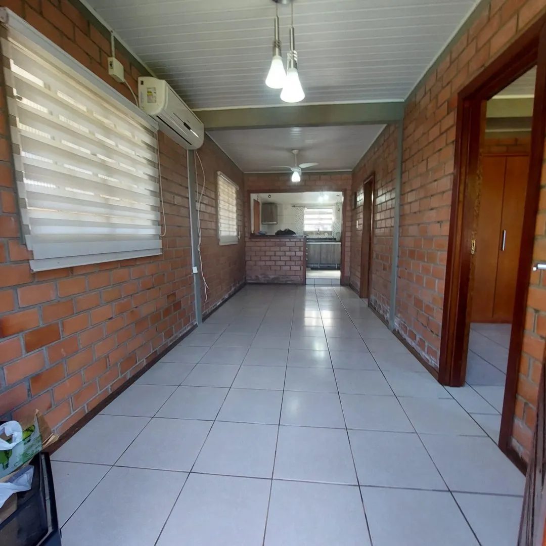 Imagem Casa com Piscina à Venda em Santo Onofre, Viamão