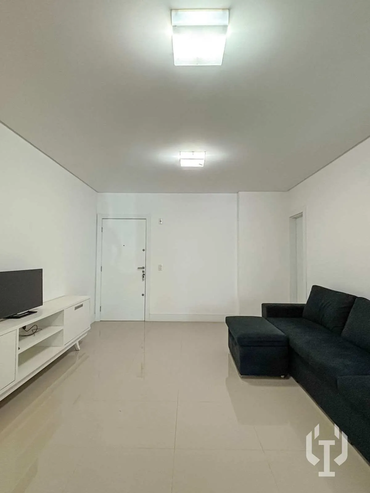 Imagem Apartamento com 3 dormitórios e 2 vagas de garagem em Meia Praia