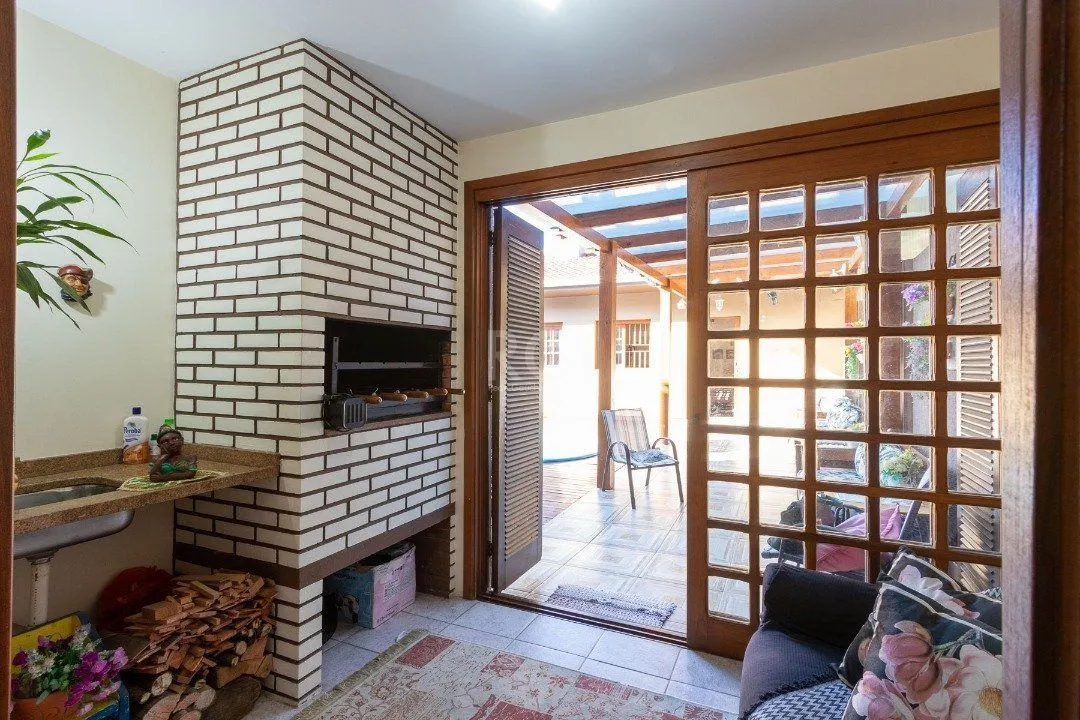 Imagem Casa a venda com piscina, 4 quartos, sendo 1 suite, 3 vagas