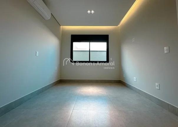 Imagem Maravilhosa casa térrea, acabamento de primeira, com 4 suítes todas com armários e ar condicionad...