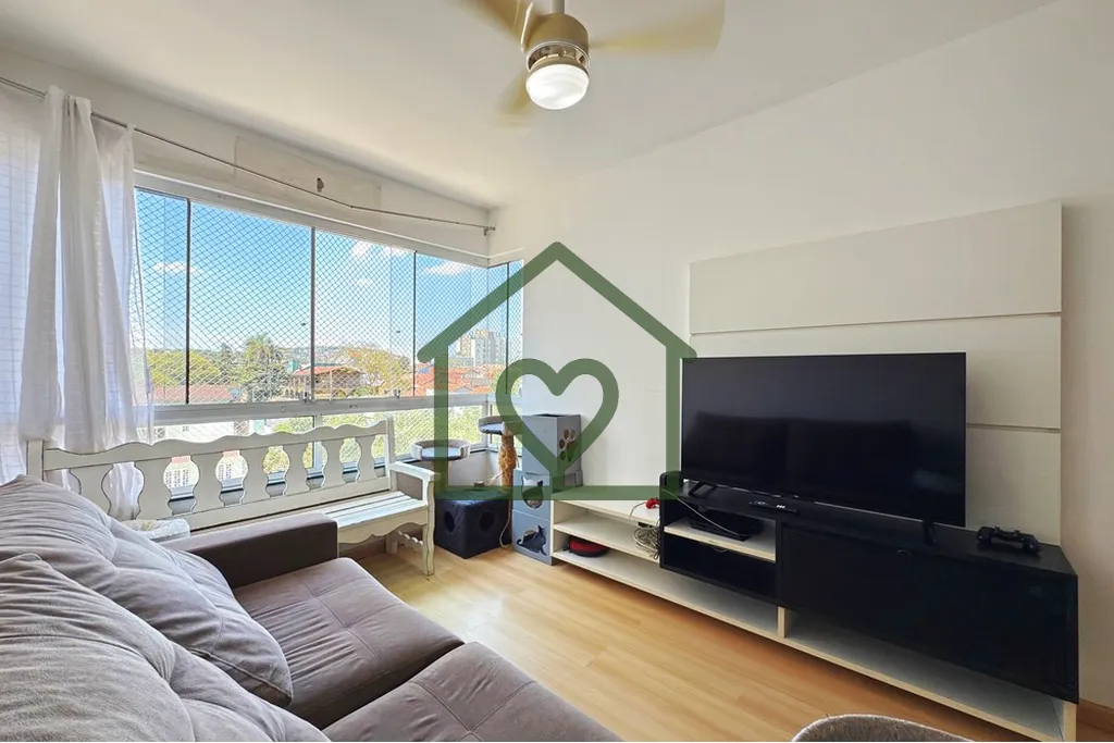 Imagem Apartamento no condomínio Plaza Cristal, em rua tranquila e segura. Tem 2 dormitórios, living para...