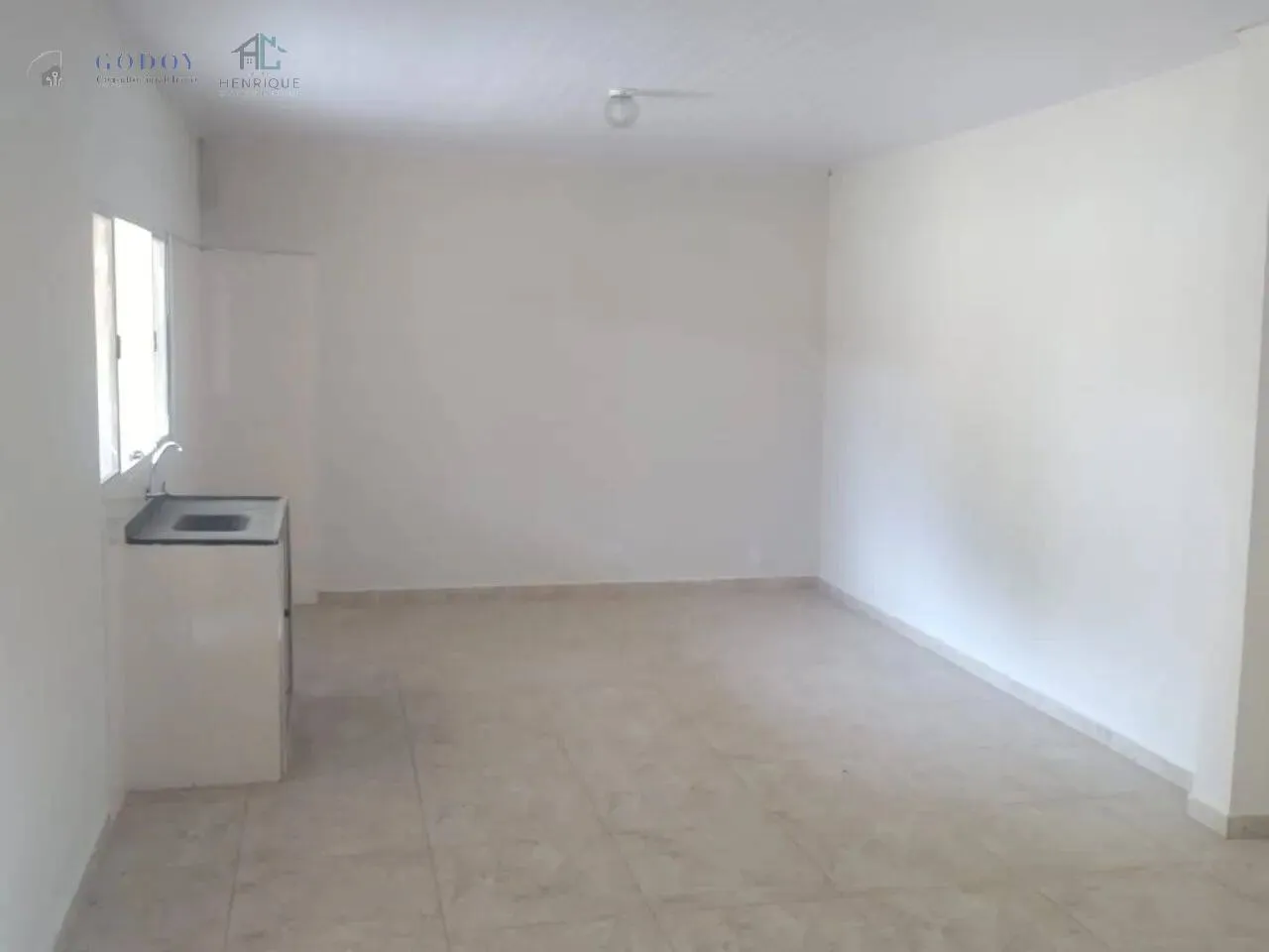 Imagem Casa Nova de Fundos em Excelente Localização