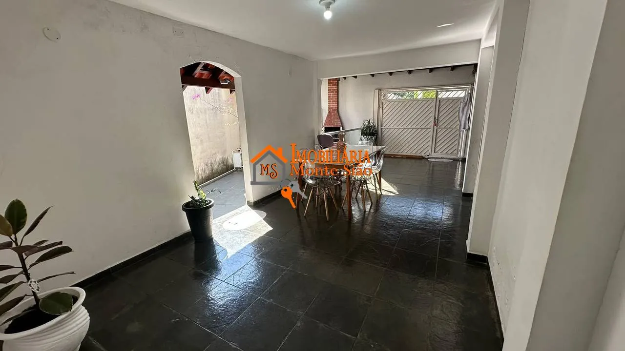 Imagem Sobrado à Venda no Jardim Vila Galvão com 3 Quartos, Piscina e 3 Vagas