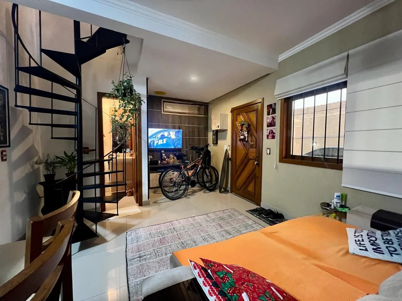 Imagem Casa em condomínio 2 dormitórios sem um com closet, vaga coberta, no bairro Cel. Aparicio Borges.
