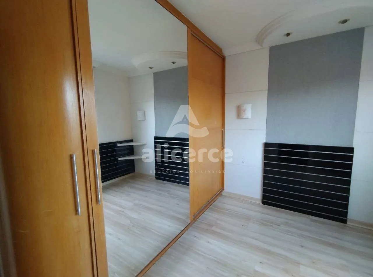 Imagem Apartamento semi mobiliado, 3 dorm. com suíte, andar alto e vista livre em Barreiros - São José - SC