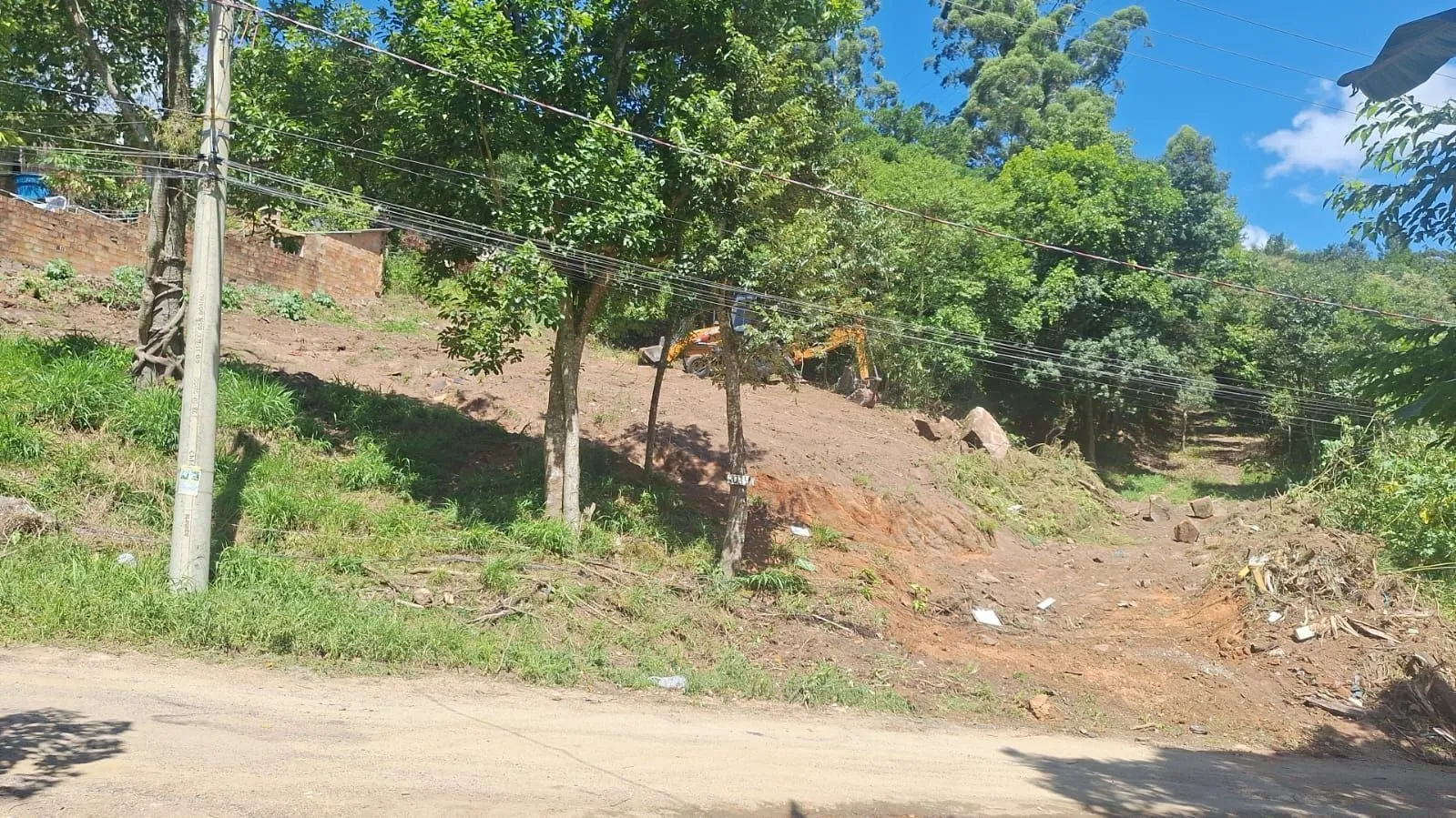 Imagem Terreno com 5.945,56 totais .