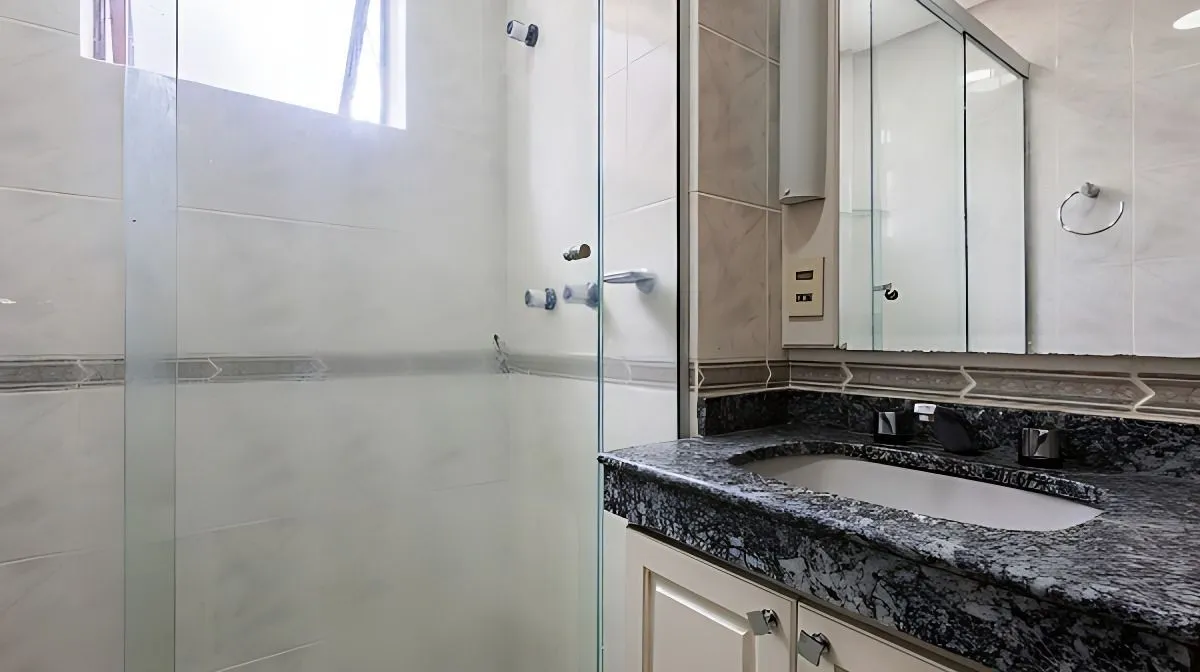 Imagem Vende-se apartamento com 2 quartos( 1 suíte), 96m², sacada e 2 vagas - Mont Serrat