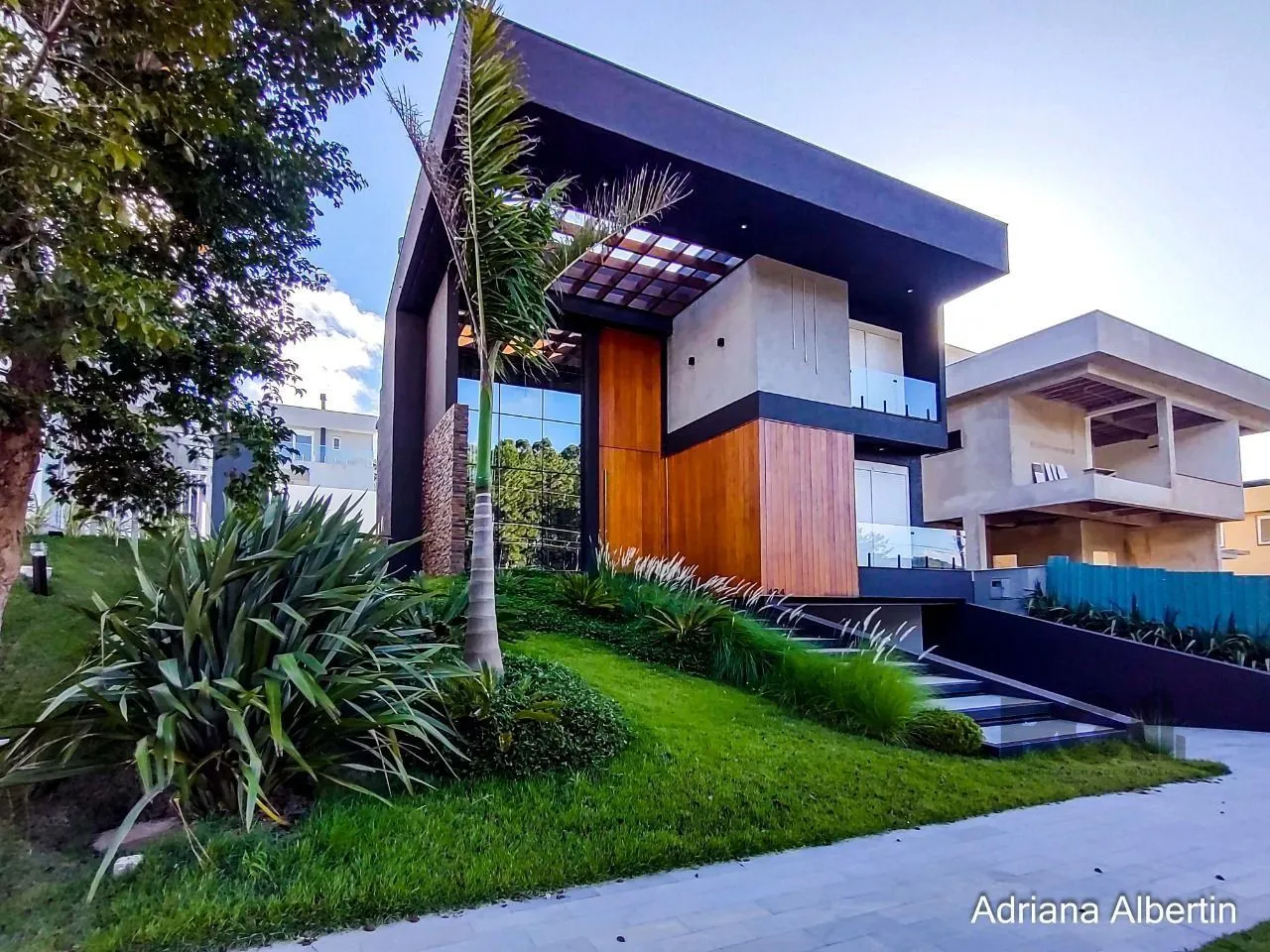 Imagem Casa Condominio para Venda - 266.44m², 4 dormitórios, sendo 4 suites, 2 vagas - Alphaville