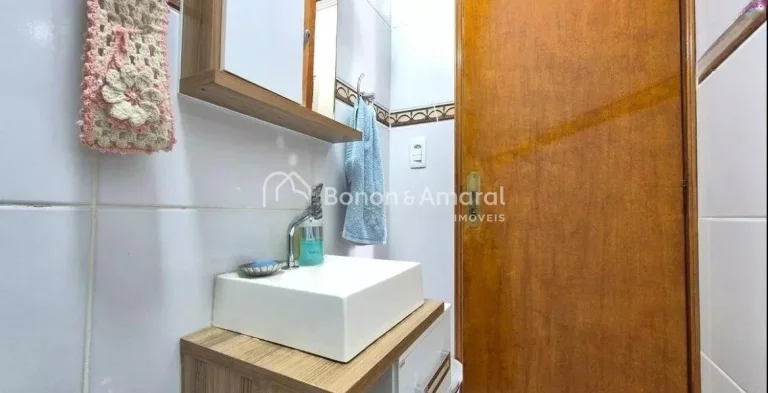 Imagem Localizada na vibrante cidade de Campinas, esta espaçosa casa é uma excelente opção para quem bu...