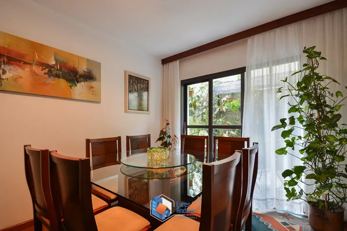 Imagem Sobrado para venda em Sumaré com 4 quartos, sendo 2 suítes, 190m²