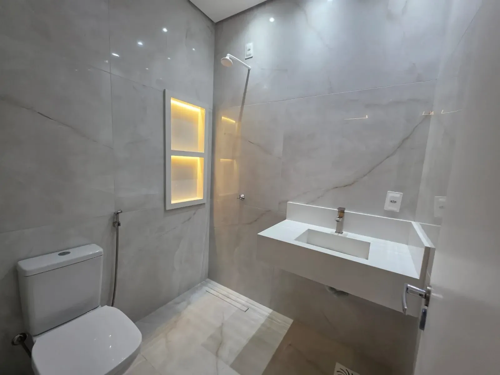 Imagem Casa de Condomínio com 3 Quartos à Venda, 195 m² em Cidade Alpha - Eusébio